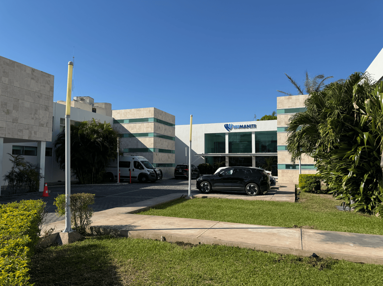 Fachada del Hospital de Especialidades Médicas HUMANITI